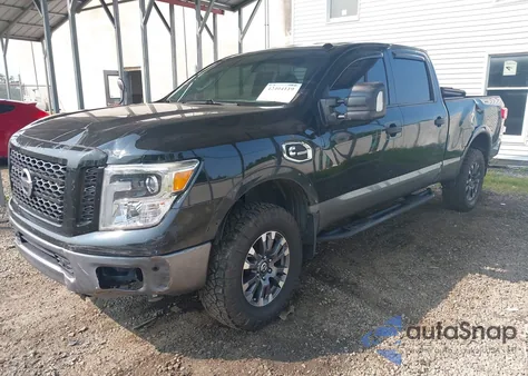 2017 Nissan Titan Xd Pro-4X Diesel z USA, uszkodzony, nr VIN 1N6BA1F49HN550914